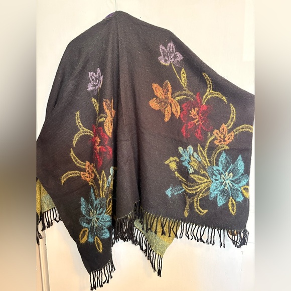 Accessories - Beautiful Cashmere Reversible Floral Patterned Shawl with Fringe - LIKE NEW